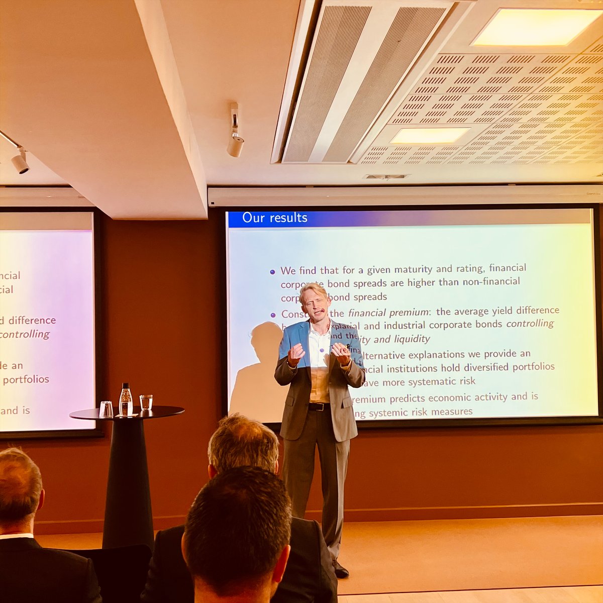 God start på dagen i <a href="/FinansDanmark/">Finans Danmark</a>: Morgenbrief med David Lando og Peter Feldhütter fra <a href="/CBScph/">Copenhagen Business School</a> og #danishfinanceinstitute, som præsenterede nye forskningsresultater om kapitalkrav og risikoen ved bankkapital samt prisen på  obligationer fra den finansielle sektor #dkfinans