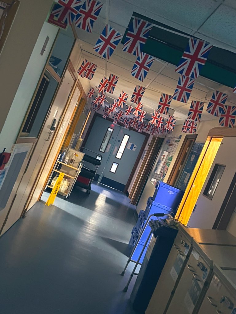 PlymAcuteStroke's tweet photo. #TeamMerrivale celebrating the #Coronation  staff and patient morale boosted with decorations and some staff snacks for everyone to enjoy over the weekend 🇬🇧🥳 @UHP_NHS @AnnJamesNHS @DerrifordNurses https://t.co/T1UStMoExa