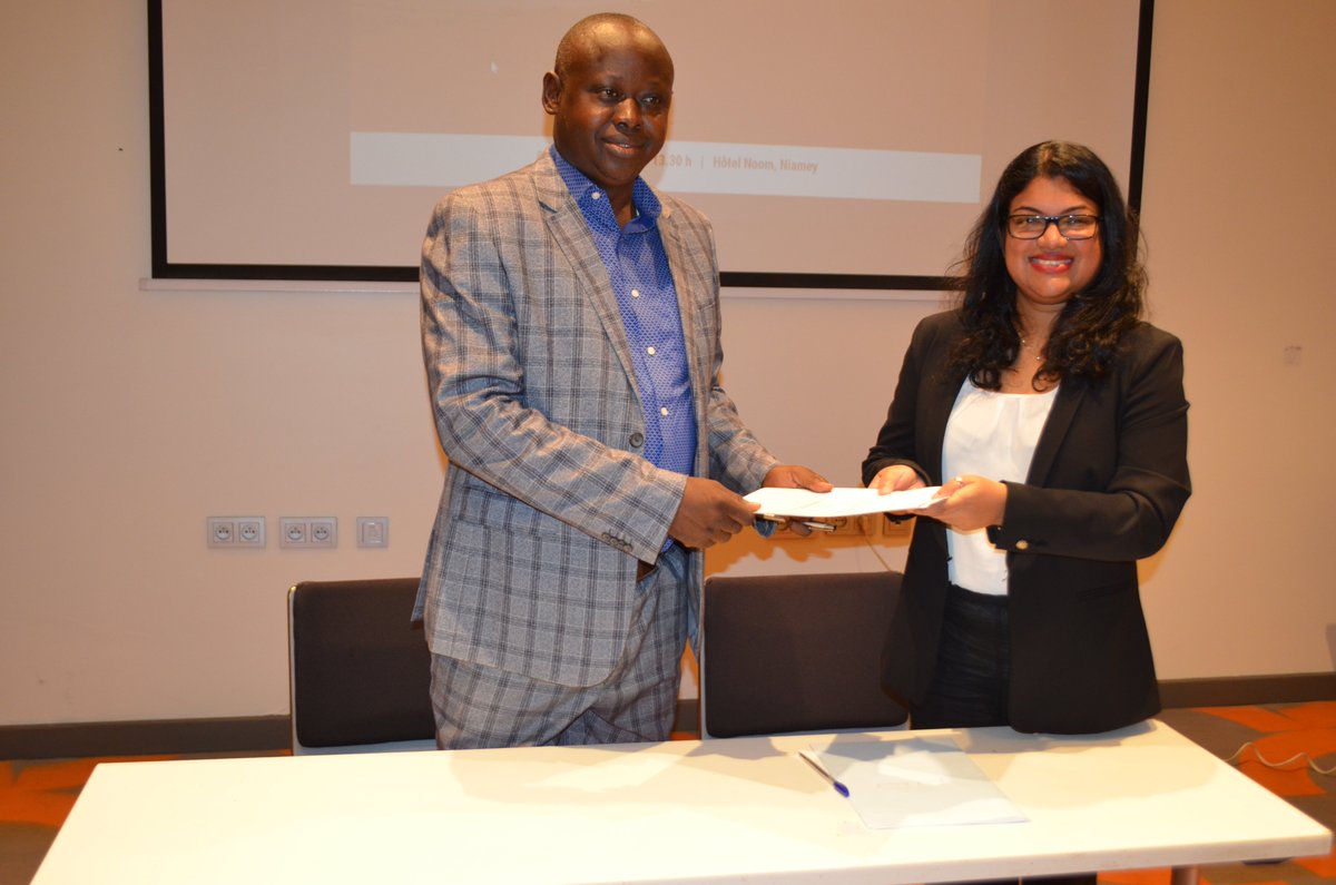 sp_ccm's tweet photo. Le  Secrétariat Permanent du Cadre de Concertation sur la Migration et le  Think Tank SLYCAN TRUST ont formalisé leur collaboration à travers la  signature d’un MoU le Lundi 08 mai 2023. https://t.co/9lfnhlND0O