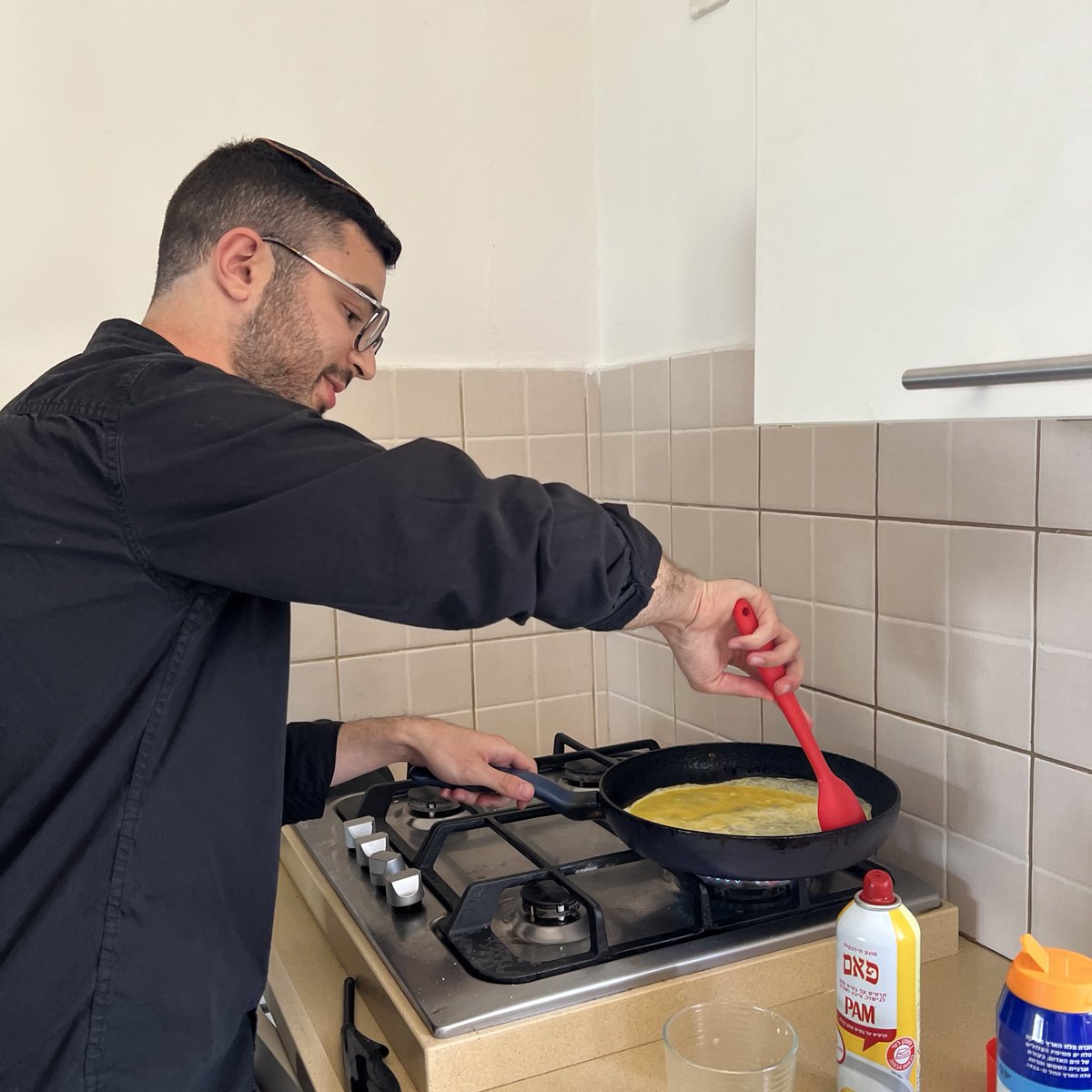 ChaimSmierc's tweet photo. As I prepare lunch for my younger siblings, I want to share something on my mind:
I’ve been asked a few times this morning if I’m planning on leaving Ashkelon and the south for somewhere safer.
My answer is no.
One thing about Israelis is our power of resilience. We may be under threat of terror, but we will never let terror win.
