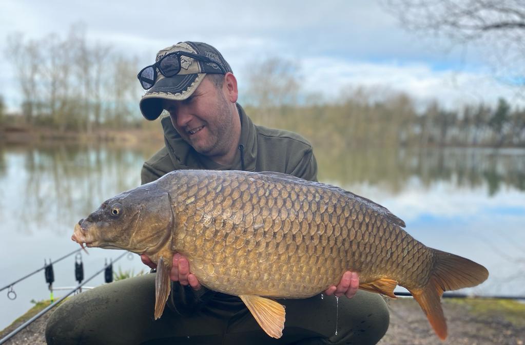 🚨🎣Catch alert🎣🚨
Nice to see one of CFL’s testers out on a recent trip testing our Raven hooks, they are definitely doing the business. 
Mirror 26lb &amp; Common 20lb 6oz well done Dave 👏

To get yourself some of our raven hooks head over to our website 
carpingforlife.co.uk