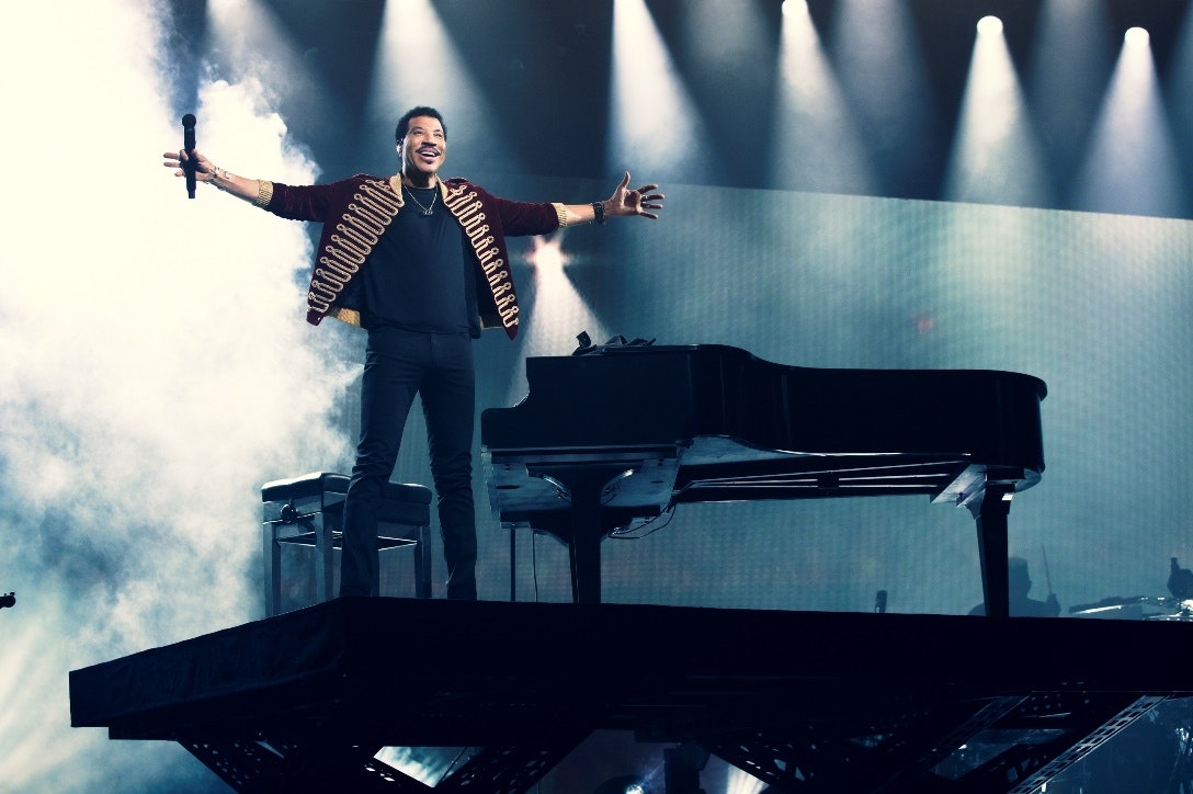 Ents24's tweet image. On sale now // Hello! If you enjoyed Lionel Richie at Sunday's Coronation Concert, you can catch him at a UK show this summer. Click below for a full list of dates and to buy tickets:
ents24.com/uk/tour-dates/…
#lionelrichie #CoronationConcert