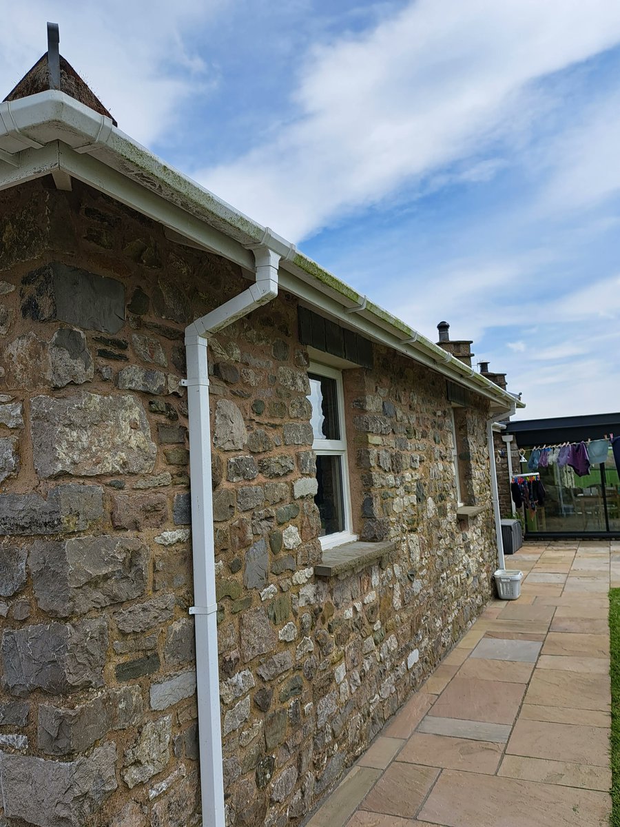 marleyalutec's tweet photo. We recently visited a property in #Cumbria where the owner is choosing us to replace their seamless #aluminium gutter to #marinegrade aluminium!
Current pictures show poor quality finish and wavey lines of seamless aluminium system!
#Aluminium #Sustainability #Roofing https://t.co/1FGtks2nun