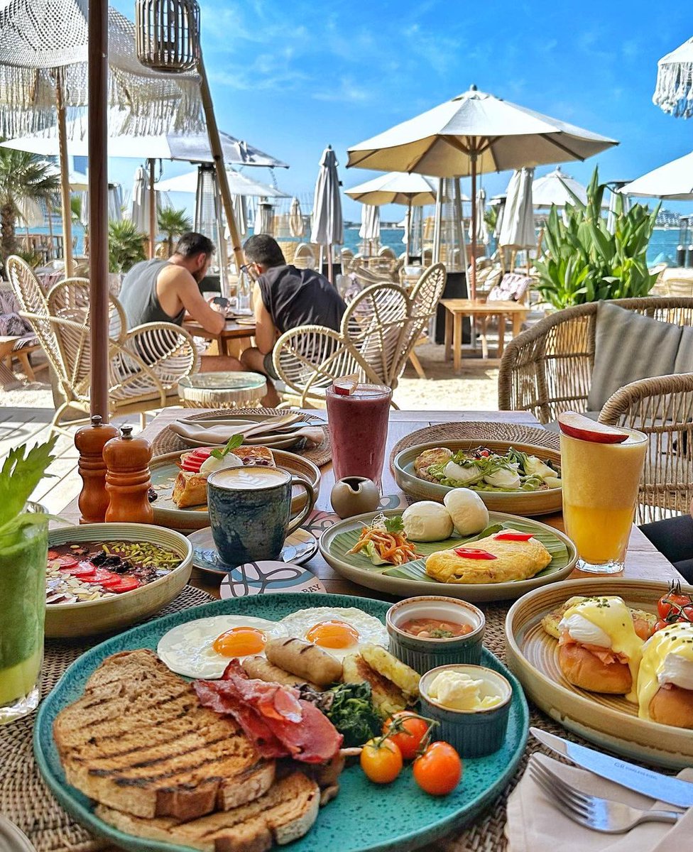 When mornings in Dubai start with a delicious breakfast spread on the beach, you know it’s going to be an amazing day 😍 
📸 IG/markmyworldblog
#kokobayuae
#VisitDubai
