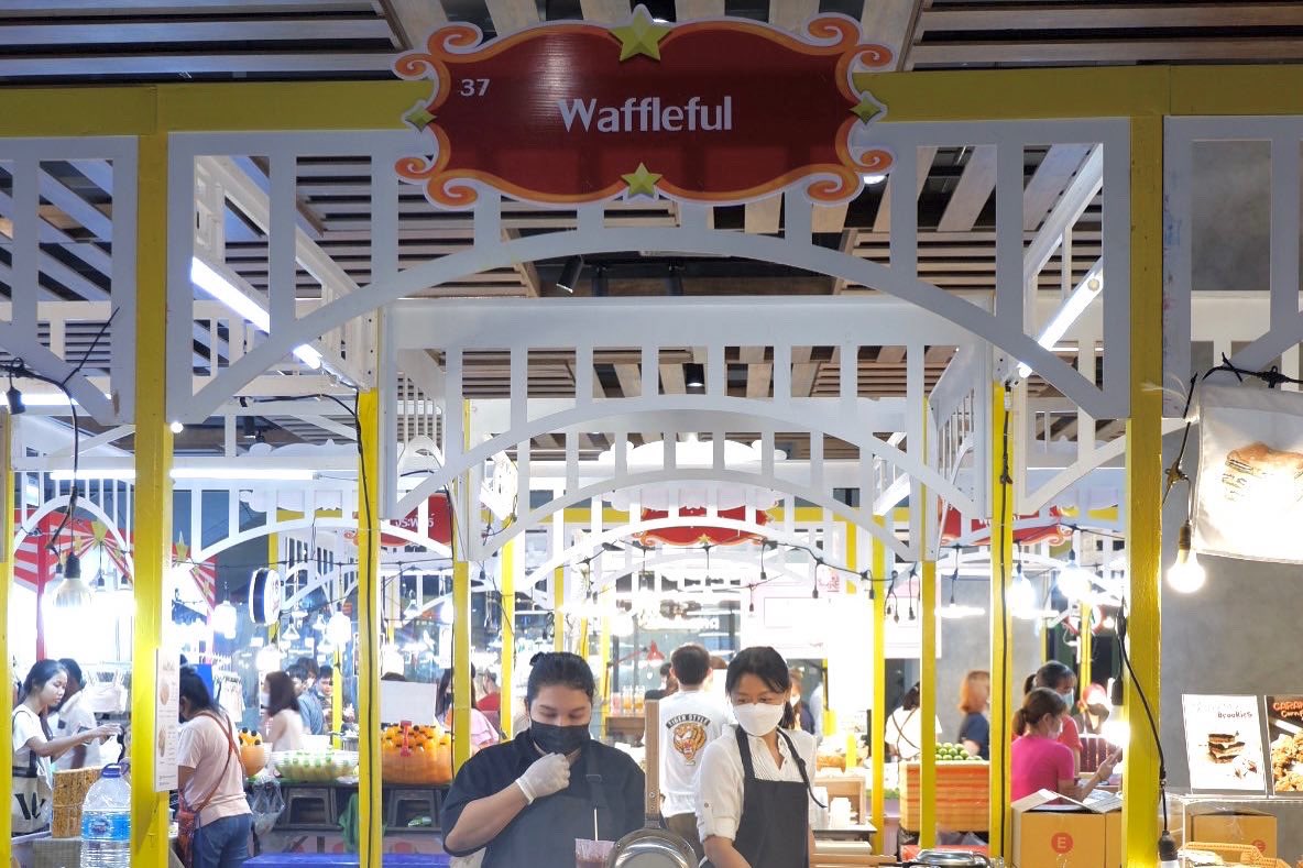 Waffleful_th's tweet photo. พบกับวาฟเฟิลฟูลได้ที่ สามย่านมิตรทาวน์!! กับงาน Chill market ตั้งแต่วันที่ 9-15 พ.ค.66
เราพร้อมเสิร์ฟวาฟเฟิลฮ่องกง กรอบนอกนุ่มใน และบับเบิ้ลวาฟเฟิล🍡 วาฟเฟิลเสียบไม้สไตล์เกาหลี 

📍บูธอยู่ชั้น B (ตรงข้ามกับก๋วยเตี๋ยวเรือพระนคร) เปิด 10.00-22.00 น. นะค้า https://t.co/WrgEagi5B9