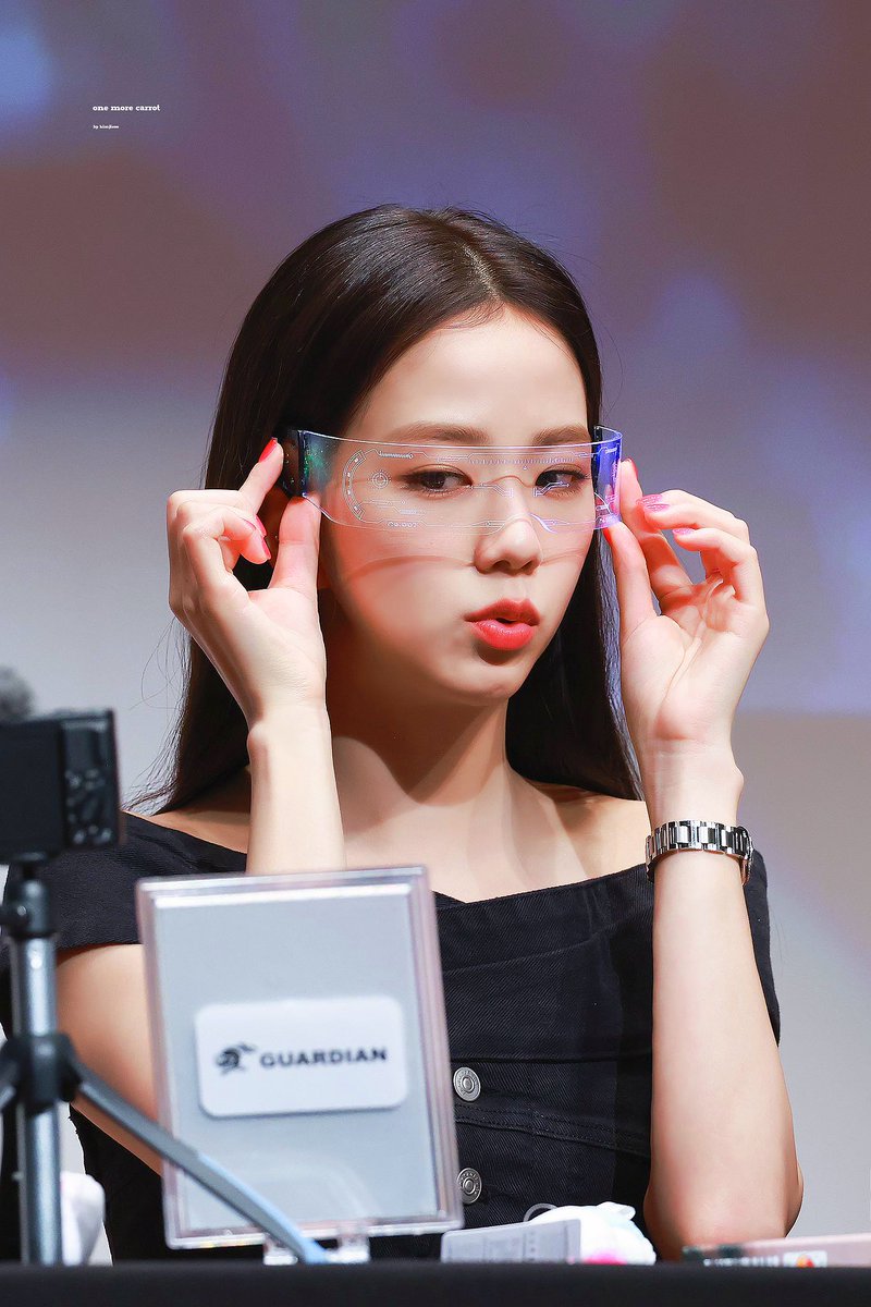 AnOriginalMuse's tweet photo. Thank you for spending time with me during back-to-back fan signings. I made sure that I was able to interact with many of you that came because all of this wouldn't be happening if it wasn't for you. I will treasure this moment that I had, along with the gifts  I have received. https://t.co/sXDCnDwIYN