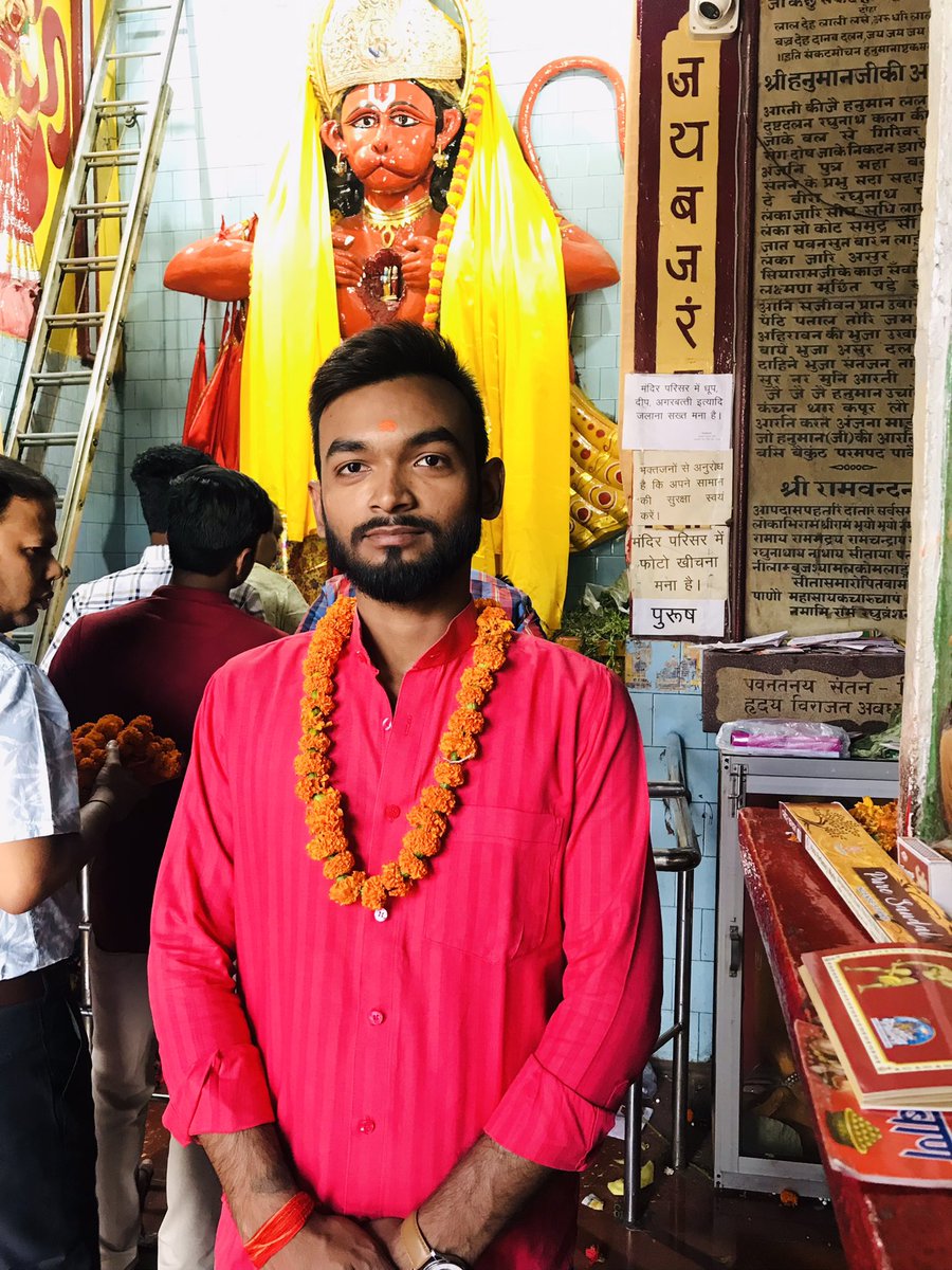 iamppratap's tweet photo. आज हनुमान जी का दर्शन किया। 
प्रदेश को नक़ली व ज़हरीले लोगों से रक्षा करने हेतु प्रार्थना किया।सभी धर्मों के बीच बंधुत्व, भाईचारा व एकता को बरकरार रखने का संकल्प लिया।

जय बजरंगबली! 
जय DSS !

@TejYadav14 @bageshwardham https://t.co/d9qXf6h56P