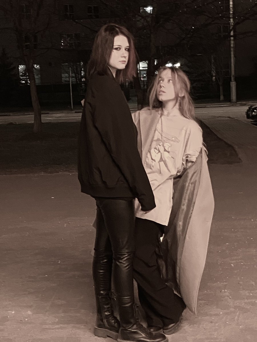 Riiivalenn's tweet photo. Когда вы Иудусы кинни и в пасху нарядились как они. Хотели пофоткаться на фоне церкви, а уже как-то не получилось… https://t.co/MBRemD7S5x