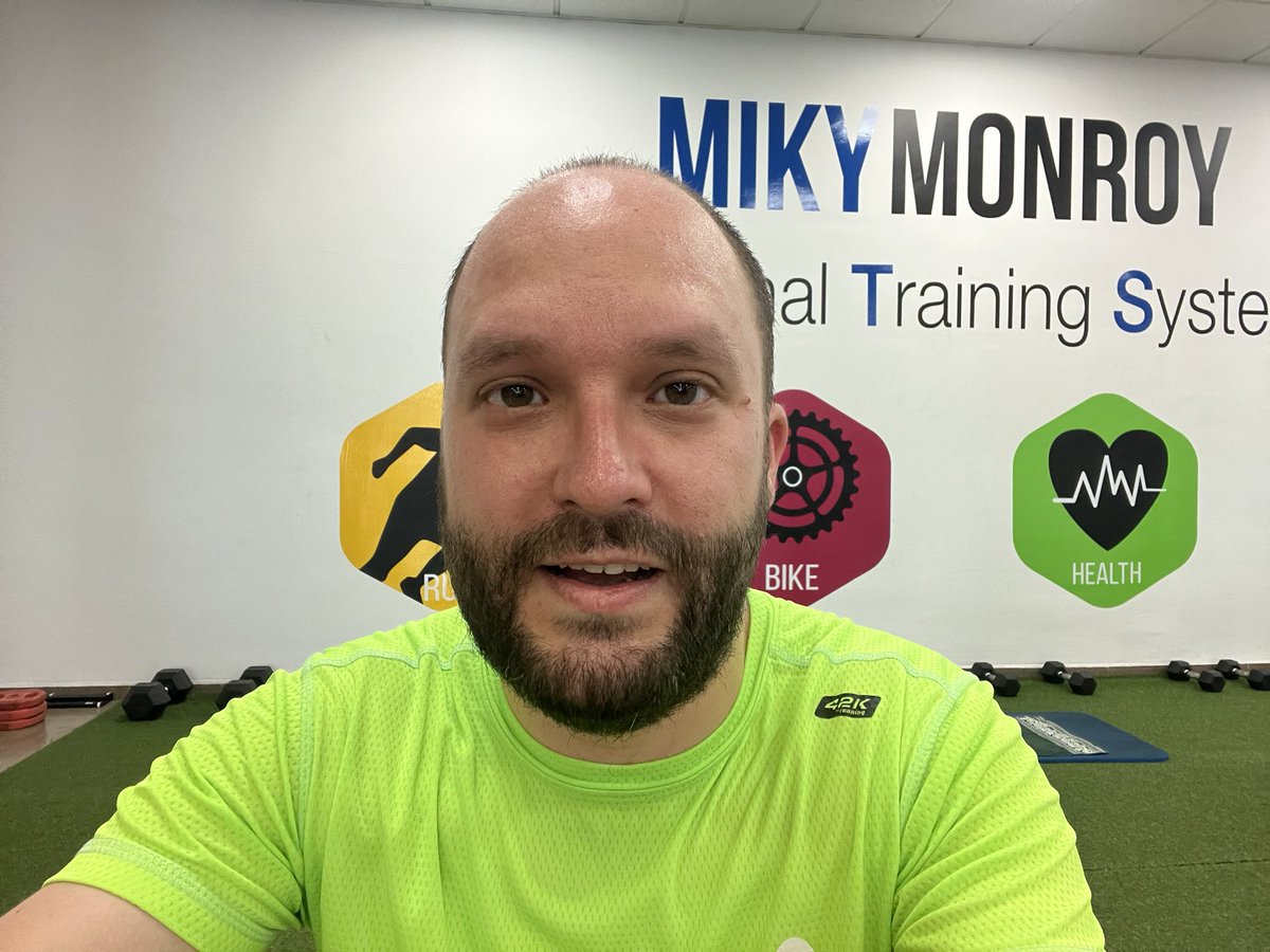 reumacastro's tweet photo. Último entreno antes del congreso nacional de la @SEReumatologia de Sevilla 2023 con @Miky_Monroy #reumafit https://t.co/hW4fV4e7hu
