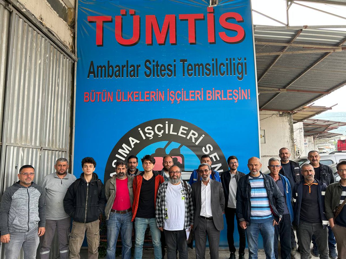 idpgenelmerkezi's tweet photo. İzmir Ambarlar Sitesi’nde TÜMTİS işyeri temsilcileri meclisine katıldık. Seçimler sırasında ve sonrasında emekten yana siyasi bir seçeneğin büyütülmesine dönük ihtiyaç üzerine çok verimli bir sohbet yaptık. Sohbetimizin ardından ambarlardaki emekçilere, milletvekili adayımız Yemeksepeti işçisi Deniz Kondil (@DenizKondil) ile birlikte seçim bildirilerimizi ve Gazete Nisan’ı ulaştırdık.

#EmekçilerYönetmeli