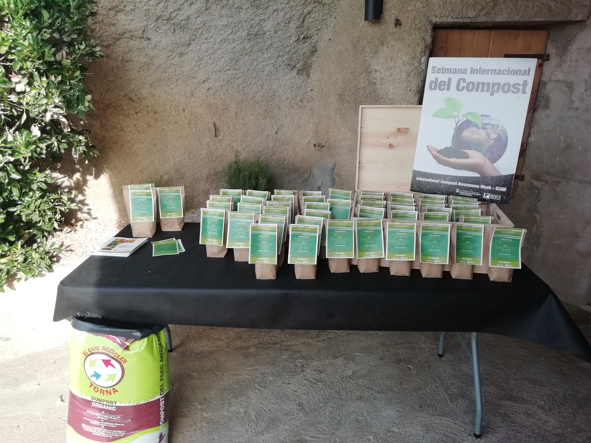 irtacat's tweet photo. Bon dia! 🌞
Avui els companys de l'IRTA #MasBadia participen a la Setmana internacional del compost (#ICAW2023).
A l'entrada del centre podreu recollir gratis bosses de #compost, i aprendreu més sobre compostatge. Els trobareu a la Tallada d'Empordà (#Girona).
Amb @residuscat https://t.co/MwwVxm07sI
