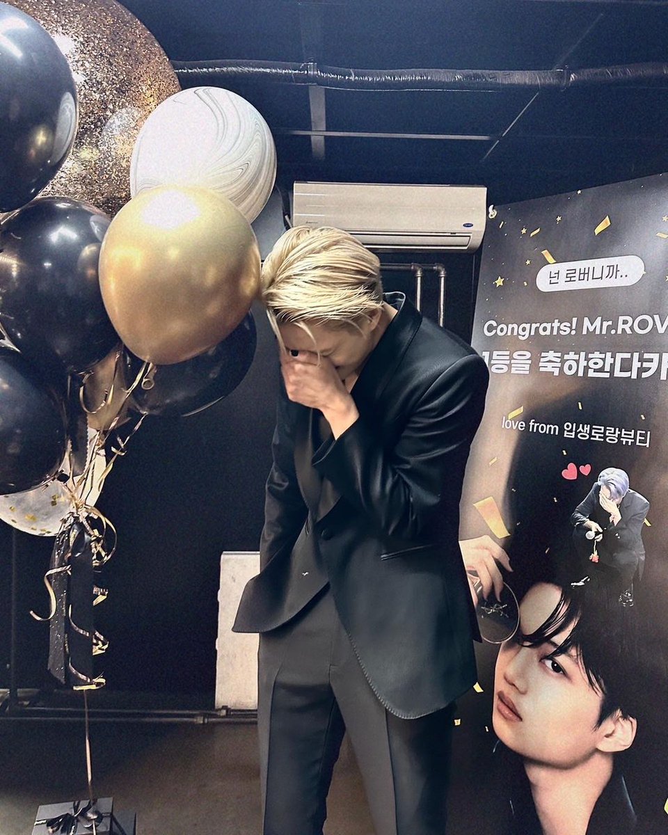 kai_magazines's tweet photo. ELLE Korea. May 2023.

(Behind the scenes photos shared on @/zkdlin)
👉 https://t.co/LQQW1NzS8y

#KAI #카이 #엑소카이 https://t.co/57dgnIQLjr