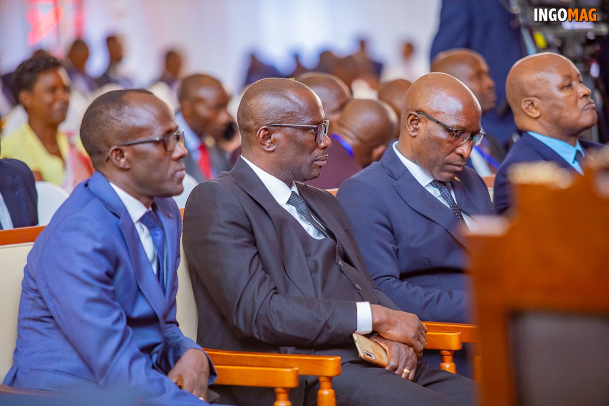IngoMagazine's tweet photo. Après la séance de la session à huit clos, le ministre du @MAEBurundi, @AShingiro a passé à la lecture de la communiqué finale de #11thROMSummit où il a fait un petit rappel sur les objectifs de la réunion qui étaient d'examiner les dernières evolutions dans la région ainsi que les progrès et les défis rencontrés dans la mise en oeuvre de l'accord-cadre 10 ans après sa signature le 24 février 2013 à Addis-Abeba en Ethiopie.
#11thROMSummit
#Burundi
#ingomag