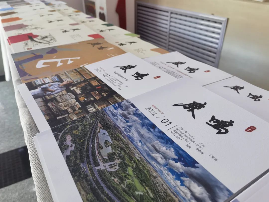 baotoucity's tweet photo. 🚌Special bus line set up in #Baotou. Visitors can explore exciting art destinations and admire the city's cultural history, like #photography, paper-cuttings, crosstalk, and Chinese folks. Simply hop on the Art Bus in Baotou and enjoy your trip! #BaotouArt #SpringinInnerMongolia https://t.co/Xhb6vGbxDC