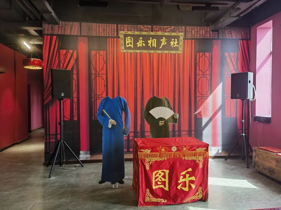 baotoucity's tweet photo. 🚌Special bus line set up in #Baotou. Visitors can explore exciting art destinations and admire the city's cultural history, like #photography, paper-cuttings, crosstalk, and Chinese folks. Simply hop on the Art Bus in Baotou and enjoy your trip! #BaotouArt #SpringinInnerMongolia https://t.co/Xhb6vGbxDC