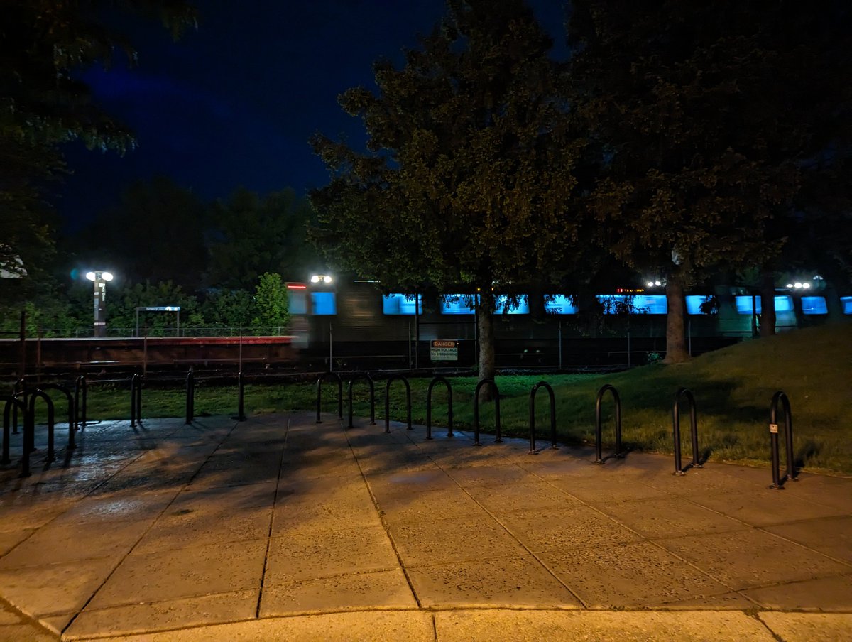 ImJustADentist's tweet photo. @wmata here's the 0510 train V leaving Shady Grove at 0507. Why do your trains keep leaving early??? https://t.co/oEPjO4hRMq