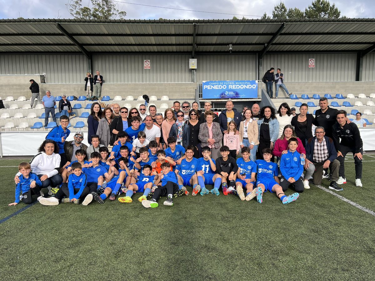 EscuelaDenis's tweet photo. #tbtsaturday Infantil A 🤩

#escueladefutboldenissuarez #futbolbase #categoriasinferiores #divisiondehonor #liga #competicion #escueladefutbol @Angelsweet_8 @makibaz @DenisSuarez6 https://t.co/M2UnYSzKGb