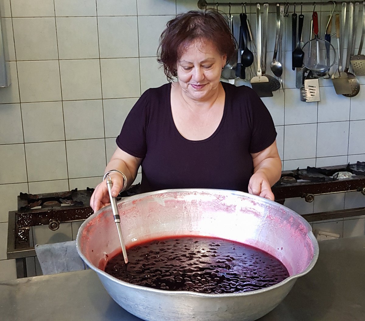 From the bucket list website I've been working on: here are no fewer than 34 Traditional foods to try in Greece
bucketlisttravels.com/round-up/34-tr…
In the picture: black cherry spoon sweets