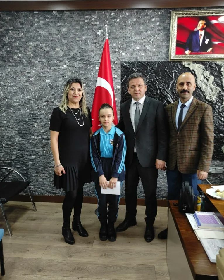 5. Türkiye Akıl ve Zekâ Oyunları Turnuvası Avcılar İlçe finalinde derece alan öğrencilerimize ödülleri İlçe Milli Eğitim Müdürümüz Sayın Cevat Dervişoğlu tarafından takdim edildi. <a href="/tcmeb/">Millî Eğitim Bakanlığı</a> <a href="/prof_mahmutozer/">Mahmut Özer</a> <a href="/istanbulilmem/">İstanbul İl Millî Eğitim Müdürlüğü</a> <a href="/memleventyazici/">Levent Yazıcı</a>