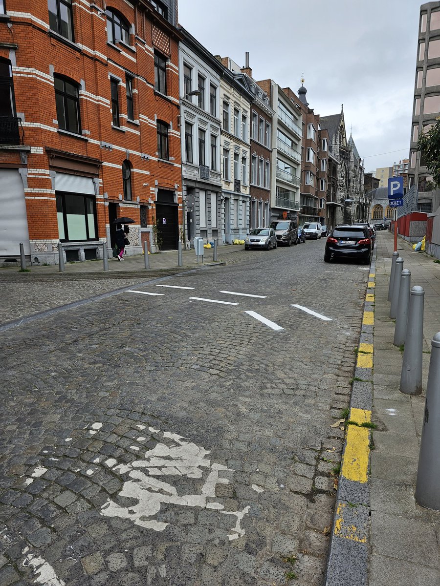 bikeinbrussels's tweet photo. Nouvel aménagement cyclable à Liège https://t.co/6iXLZpx1FT