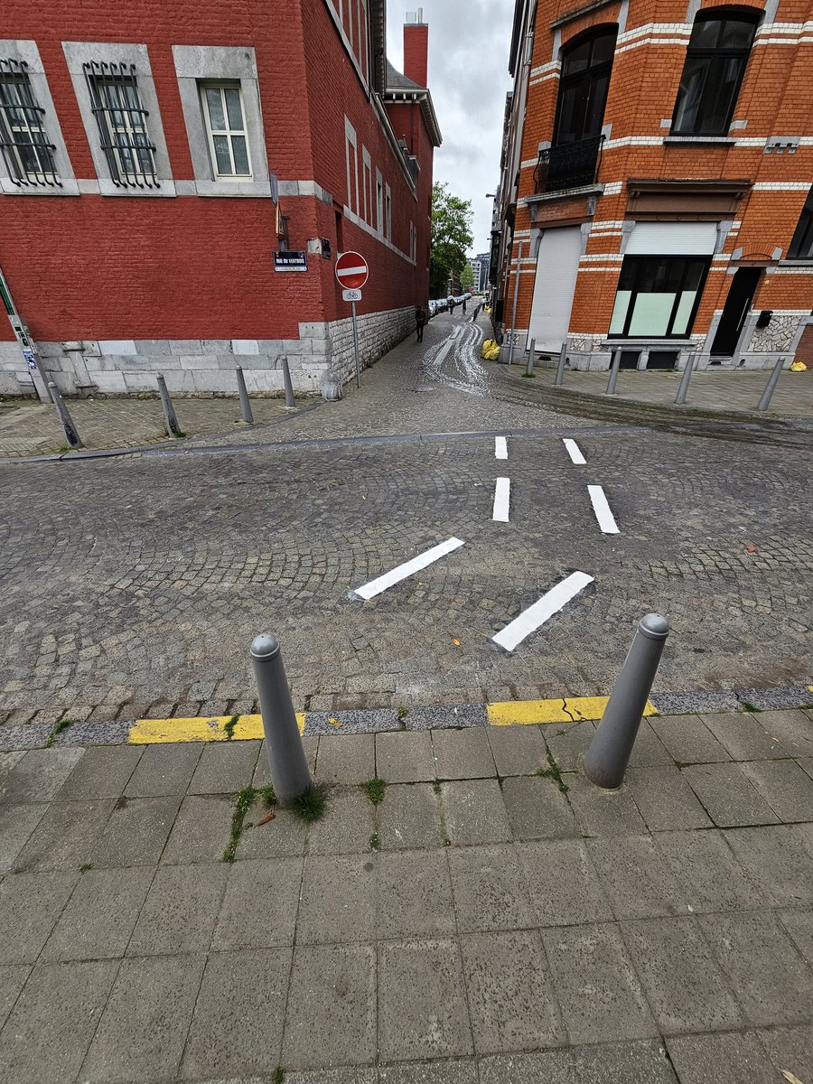 bikeinbrussels's tweet photo. Nouvel aménagement cyclable à Liège https://t.co/6iXLZpx1FT