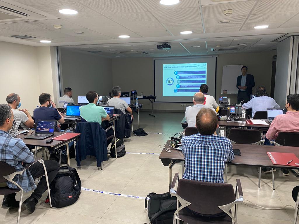 Optomation's tweet photo. *ULTIMAS  PLAZAS DISPONIBLES (Jun 13-16 MADRID) 
Considerado como uno de los mejores cursos prácticos sobre conectividad IIoT (Industria 4.0)

 Patrocinado por @ISA_SecEsp y realizado por @Optomation  una excelente oportunidad para aprender como enfrentar cualquier proyecto IIoT https://t.co/v4Jm5623N4