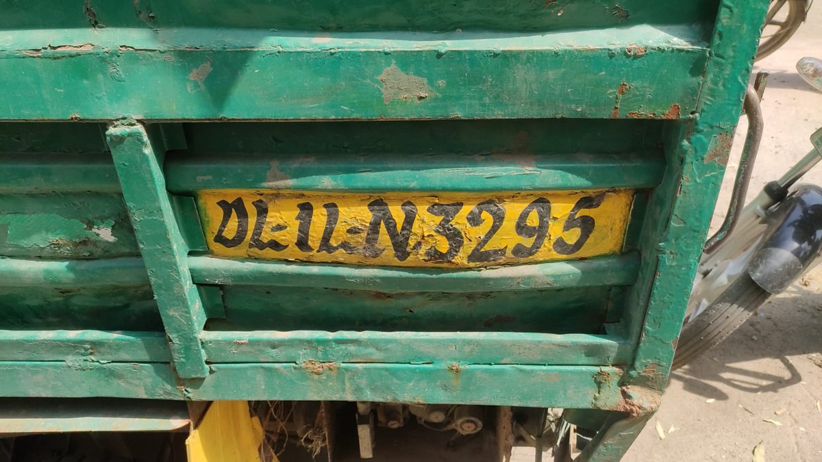 rahulsengar1990's tweet photo. @dtptraffic @DCPSEastDelhi https://t.co/vywDDJuZsm