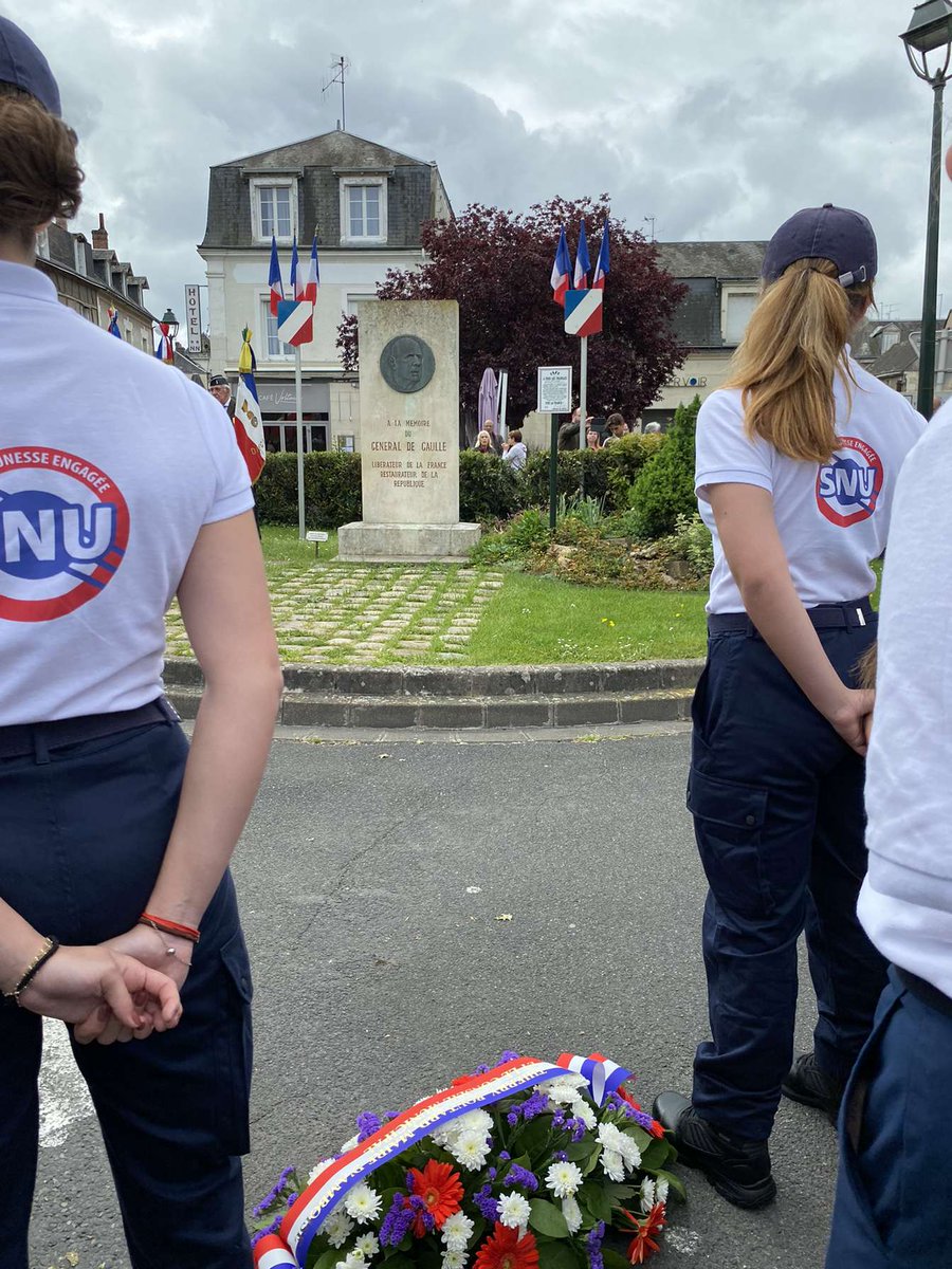 Cadets37's tweet photo. #DevoirDeMémoire | 🇨🇵 Le peloton des cadets 🧢 de la @Gendarmerie_037 était rassemblé à Amboise dans le cadre de la commémoration de la Victoire du #8mai1945, aux côtés de leurs camarades d'active et de réserve  👮‍♀️👮

📸 ACGN37 - GA2 (R) M. Clausse https://t.co/UW47kqkHb7