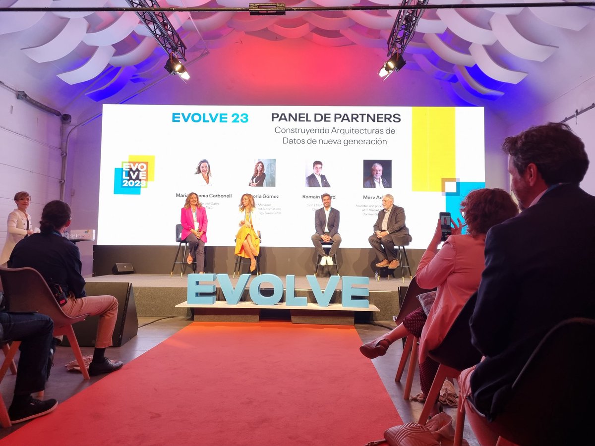 agargon_tw's tweet photo. #evolve #evolvemadrid23 #cloudera https://t.co/I6ZTBEOshA