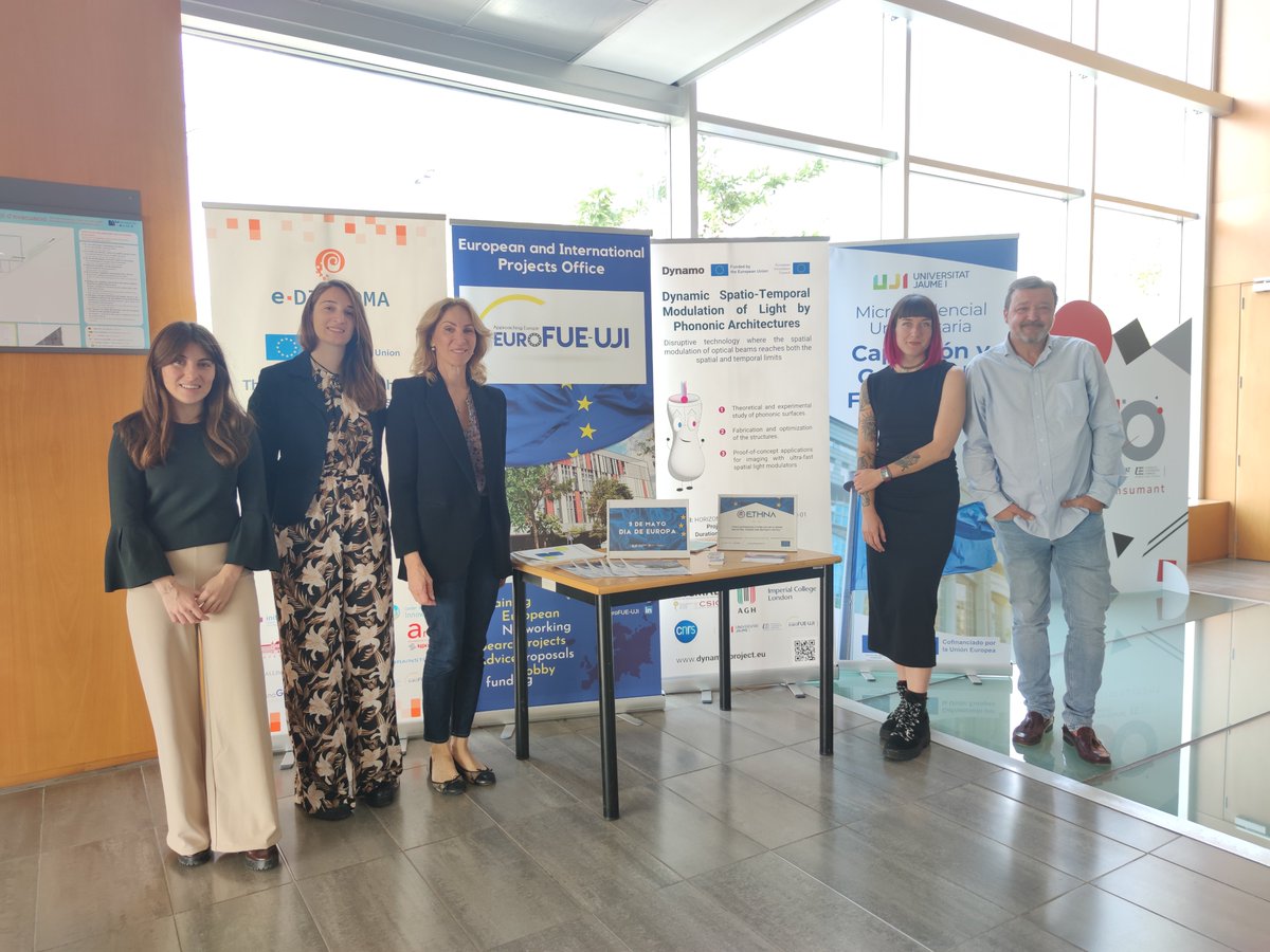 EuroFUE_UJI's tweet photo. ¿Has visitado ya nuestro #EUcorner en @fue_uji por el #DiaDeEuropa 🇪🇺? Acércate a conocernos y celebra con nosotr@s este 9 de Mayo #EuropeDay 👏 https://t.co/Tw8ikq1W7D