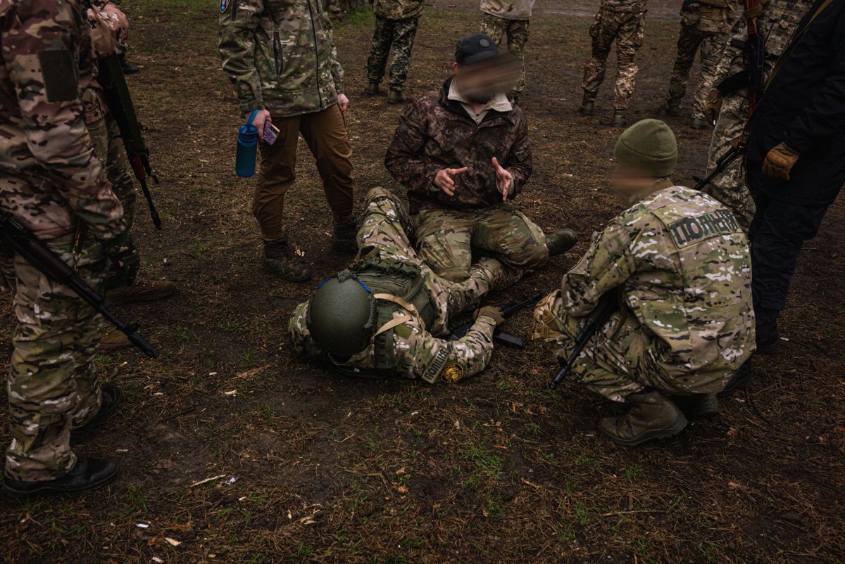 Task_Force_31's tweet photo. A @SabreAdvisory diving into some medical training! We are proud to have worked with Sabre over the last month with our Ukrainian patterns bringing them life saving training! 🇺🇦🤝🏻🇺🇦
#Ukraine #UkraineRussiaWar #taskforce31 #NAFO https://t.co/wAae521NQY