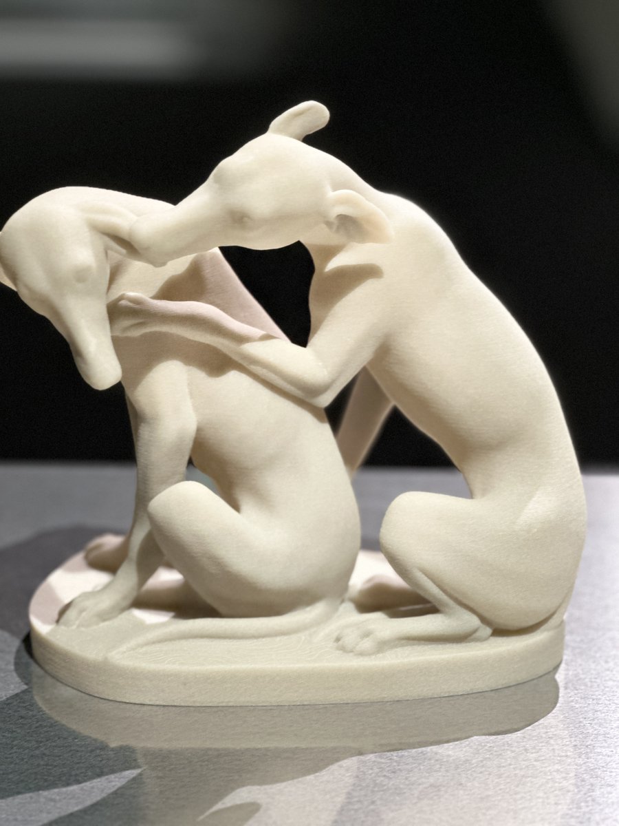 MuseeRomanite's tweet photo. Chaque œuvre produite par Oliver Laric représente un défi technologique.
Ces tirages miniatures montre la variété des formes, des matières et  techniques employées.
Derrière ces impressions 3D, il existe une version digitale que l’artiste partage librement avec le monde entier. https://t.co/DYNndhqeyQ