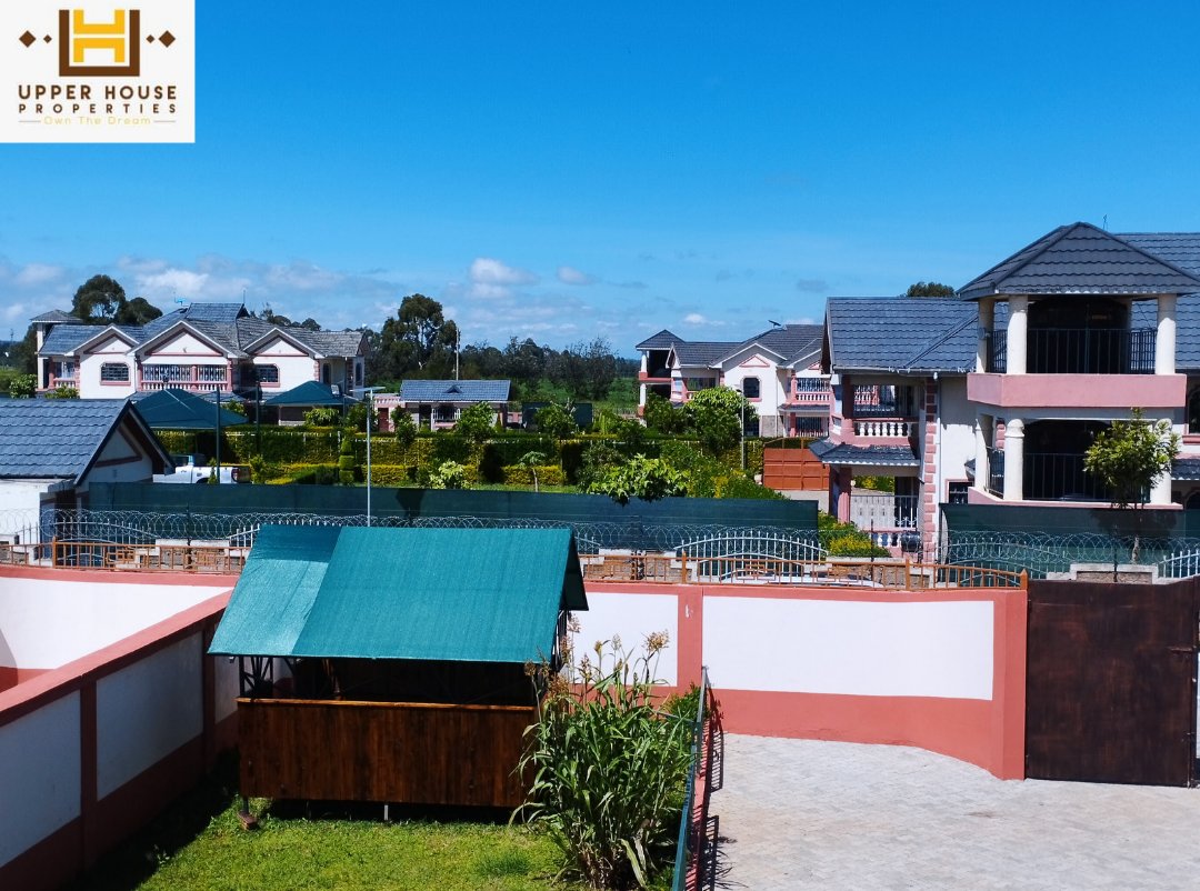 uhproperties_ke's tweet photo. Stream Park Estate Nanyuki.. 
-A serene gated community with 3,4 and 5 bedrooms for rent offering exquisite stays with spectacular views of Mt Kenya.
- Amenities include servant quarters, solar power, borehole, 24hr security, manicured gardens, DStv, wifi etc...
📞📥 0741770767 https://t.co/WQp2S5jqeR