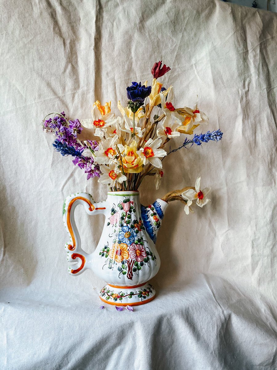 moonko____'s tweet photo. Dried flowers can look as beautiful as fresh! Here are some of the spring flowers I have dried this season #moonko #dryingflowers https://t.co/rqkooGi8HG