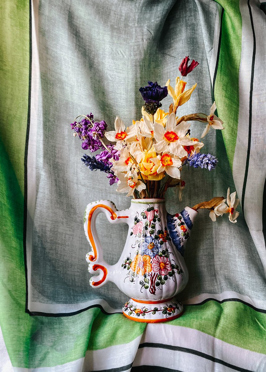 moonko____'s tweet photo. Dried flowers can look as beautiful as fresh! Here are some of the spring flowers I have dried this season #moonko #dryingflowers https://t.co/rqkooGi8HG