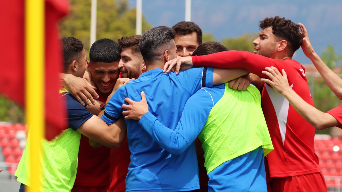 TerrassaFC's tweet photo. 🏟🚩 Més fotos del TRIOMF (2⃣-1⃣) del @TerrassaFC en l'Ú𝗟𝗧𝗜𝗠 de la temporada a l'Estadi Olímpic!

SEMPRE #TERRASSA! ❤🤍

(📸: @juanmamedina_) https://t.co/26JgJkRQJ6
