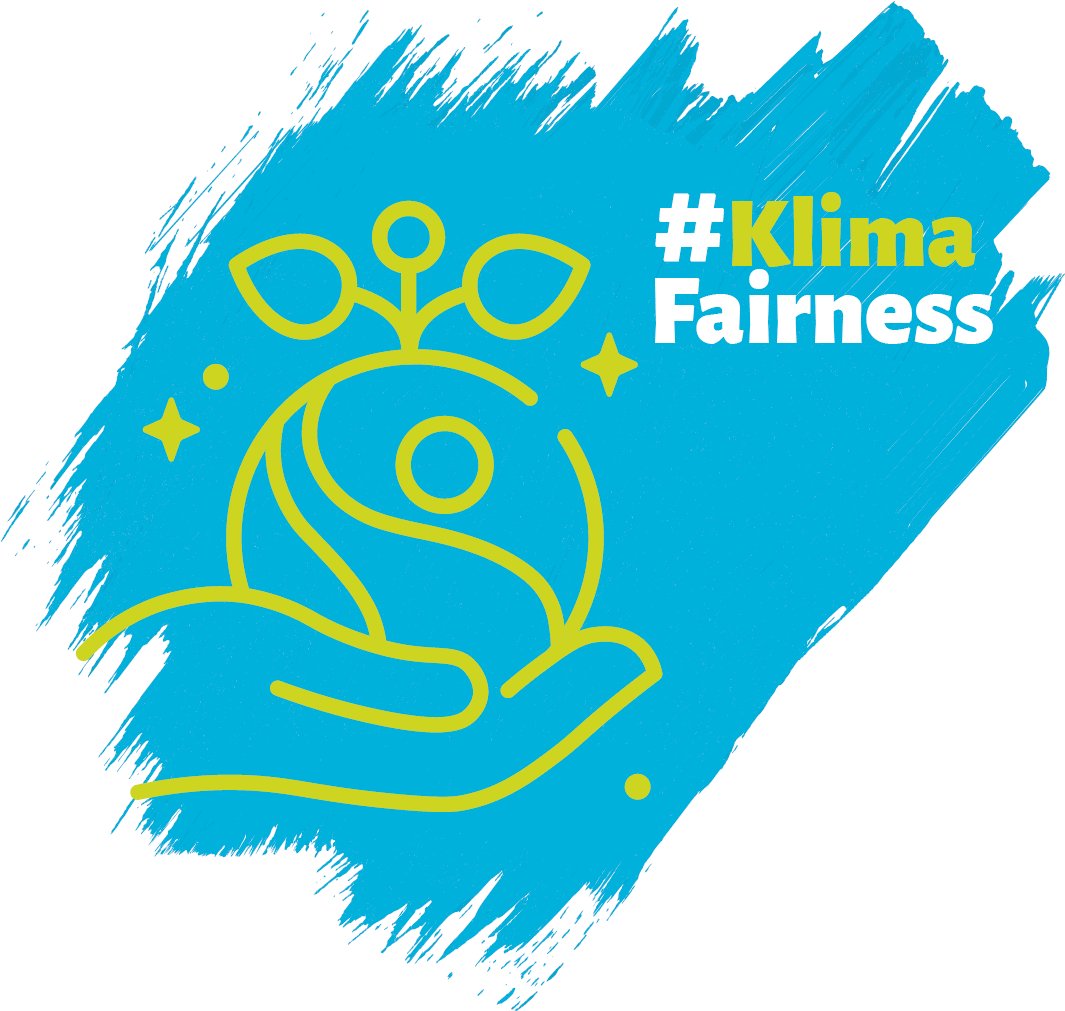 Fairtrade_DE's tweet photo. "Handelsgerechtigkeit &amp; Klimagerechtigkeit gehören zusammen. Kleinbäuerinnen müssen besseren Zugang zu Finanzierung bekommen, nur so ist #KlimaFairness möglich”, sagt @jpsolisv, Klima-Experte bei Fairtrade International. https://t.co/OxZ8y8ICP2 #Pressekonferenz #KlimaFairness https://t.co/fYjeamMQHh