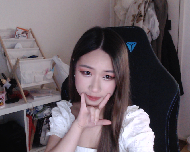 Guess whose back, after a 1 year hiatus twitch.tv/immeihua