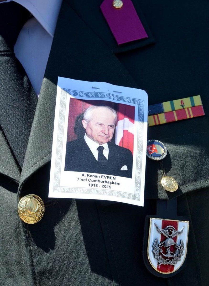 7'nci Cumhurbaşkanı, 17'nci Genelkurmay Başkanı ve MGK başkanı Orgeneral Kenan EVREN'i 8'nci vefat yıldönümünde saygı, sevgi ve rahmetle anıyoruz.