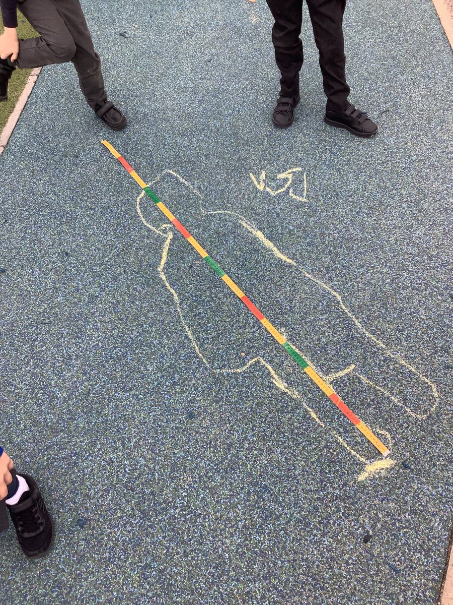 SomersEYFS's tweet photo. Last week in @HeathSomers Reception we were learning aboriginal measure. We measured objects using rulers and used tape measures for our heights. Before the rain came we went outside and drew around ourselves with chalk then measured our outlines. #outdoormaths #eyfs #teamsomers https://t.co/E7YQfcScG0
