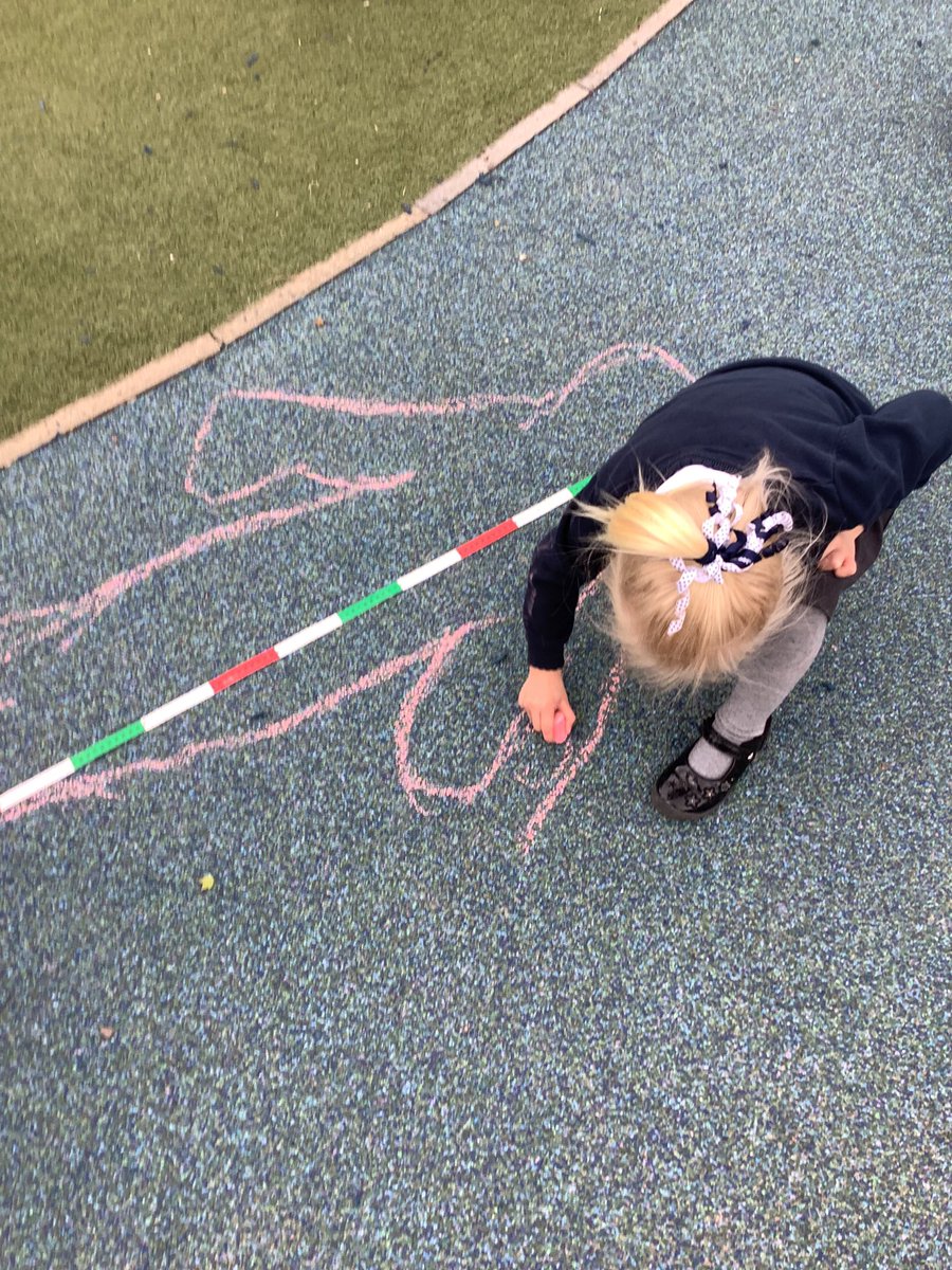 SomersEYFS's tweet photo. Last week in @HeathSomers Reception we were learning aboriginal measure. We measured objects using rulers and used tape measures for our heights. Before the rain came we went outside and drew around ourselves with chalk then measured our outlines. #outdoormaths #eyfs #teamsomers https://t.co/E7YQfcScG0