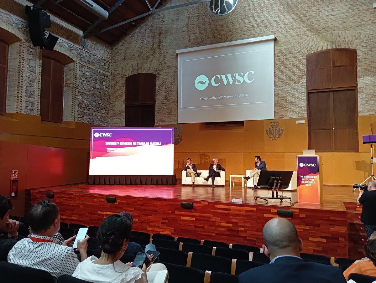 eduardvicentep's tweet image. Debat sobre oficines flexibles i noves tendències amb @LOOM_es @utopic_us #Colonial #MerlinProperties #TheCoworkingConference #CWSC #Valencia