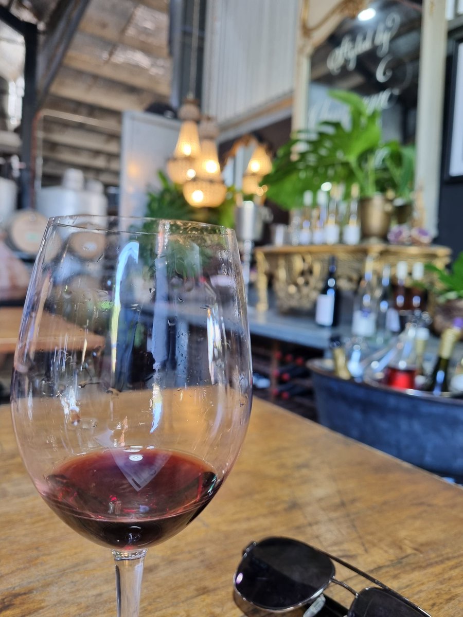 kashintha_imal's tweet photo. What is your favourite type of wine? I like sweet tastes something like #Muscat or #Moscato. Not a huge fan of #shiraz
.
. 
#Winery #wine #mudgee https://t.co/8WoHOCeGiG