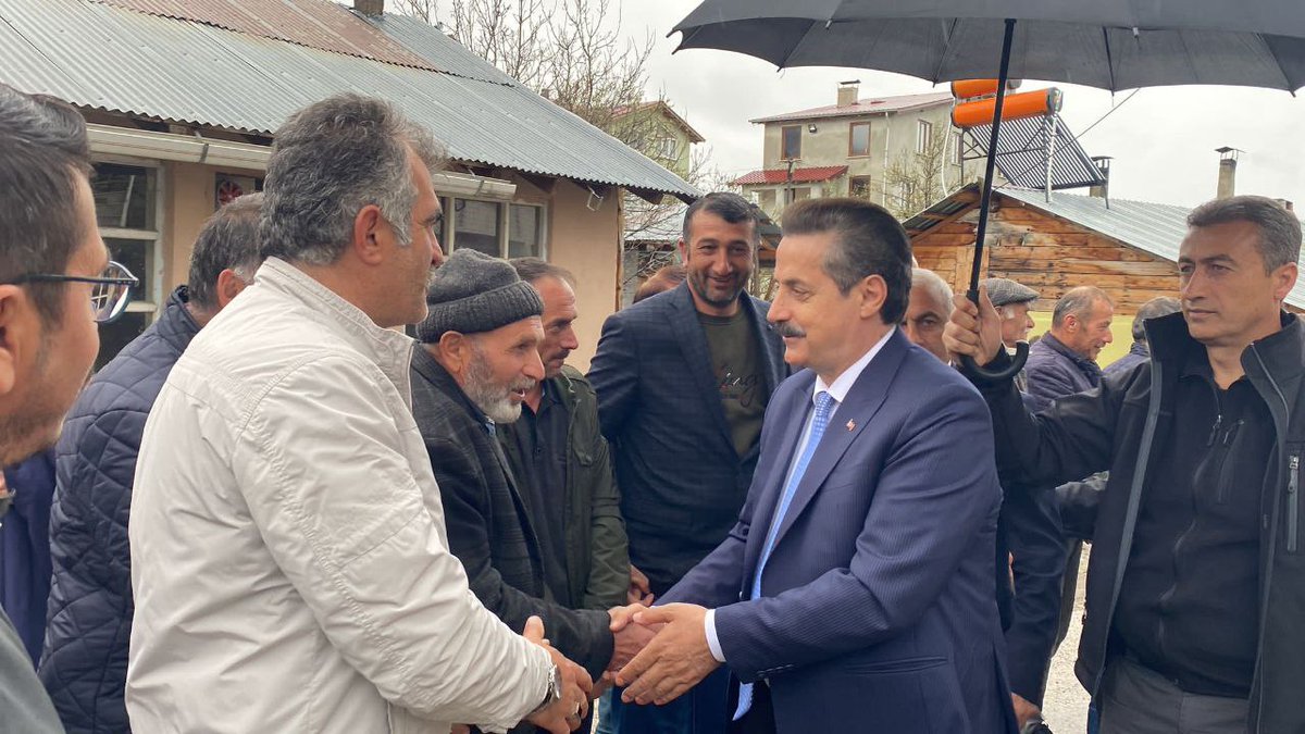 AKPartiArtvin's tweet photo. MİLLETVEKİLİ ADAYLARIMIZ  FARUK ÇELİK ŞAVŞAT'DA, AHMET ERDEM İSE MURGUL'DA ÇALIŞMALARINA DEVAM ETTİ.. 
@farukcelikcomtr 
@ahmeterdem_08 
#DoğruAdımlarlaYolaDevam 
#DogruZamanDoğruAdam https://t.co/93TLW2HPl0