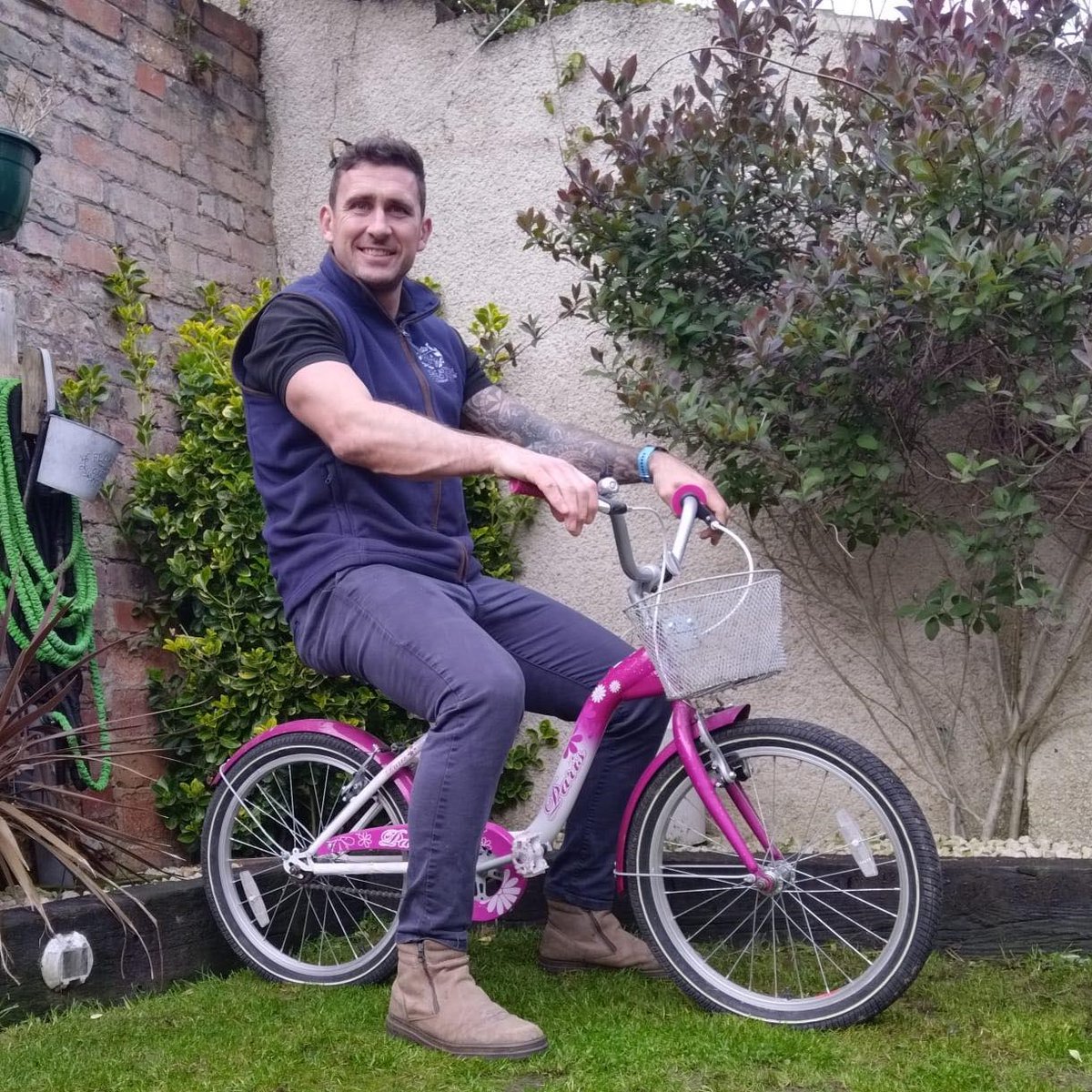 MowdenPark's tweet image. 🚴 Roland's Ride 2023 🚴

Director of Rugby @GSALaw has signed up for this year's ride, have you?

🟠 Raising money for @mndassoc, in partnership with @sgpetch!

Click 👇 to sign up online. #MowdenFamily

sgpetch.co.uk/rolandsride