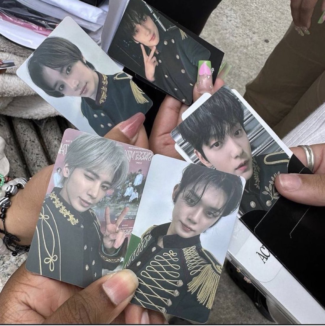_moon_kth's tweet photo. BELMONT PARK UBS ARENA
WASHINGTON CAPITAL ONE ARENA
DULUTH GAS SOUTH ARENA
SAN ANTONIO AT&T CENTER
LOS ANGELES BMO STADIUM
I live in Japan, it is impossible to purchase.
I'm looking for someone to help me buy it
txt lucky draw
#txtwtt #txtbuy #txtpc
#TXT_ASM_TOUR_in_NEWYORK https://t.co/gZx17t5slD