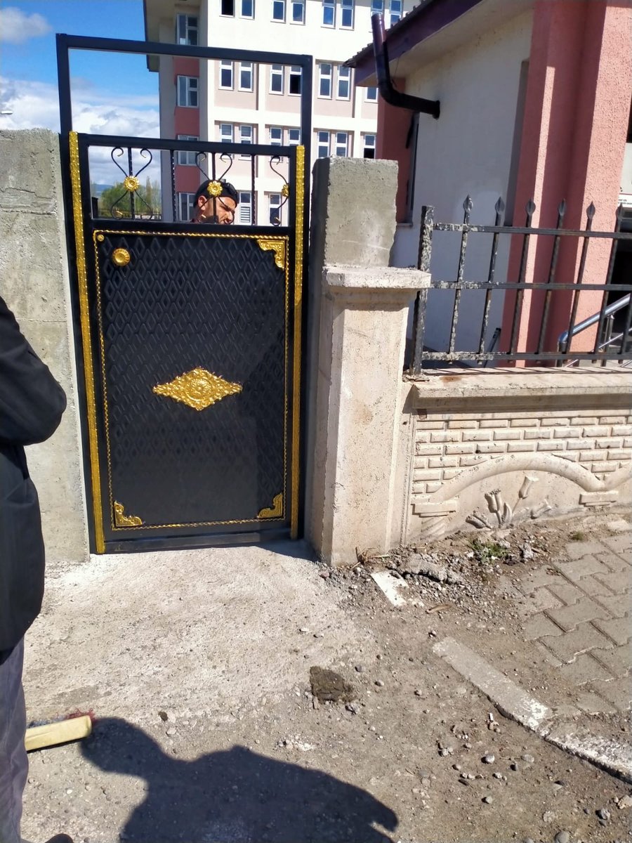 HorasanMtal's tweet photo. #ERBAP Kapsamında okulumuzun bahçe kapısının yapılması Horasan Belediyesi işbirliği ile gerçekleştirildi.Horasan Belediyesi'ne ve çalışanlarına katkılarından dolayı teşekkür ederiz @skaygusuz @s__karakurt @omertek https://t.co/ca1eDAByaa