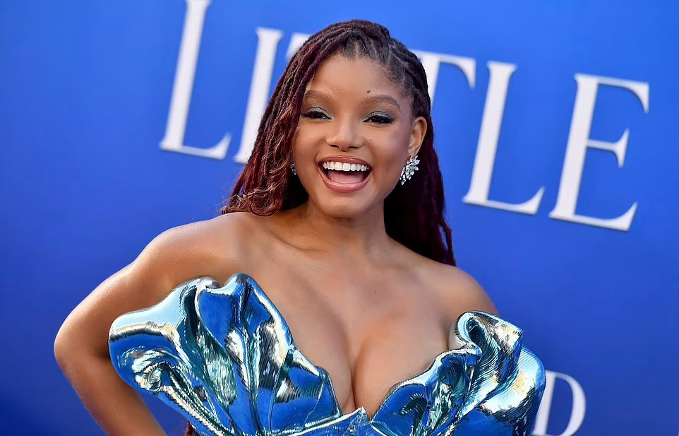 DaniMoreMagic's tweet photo. @HalleBailey ayer en la “blue carpet” de la premiere mundial de #LaSirenita que se celebró en el teatro Dolby de #Hollywood en Los Ángeles #TheLittleMermaid #Ariel https://t.co/GPPdUbiLNA