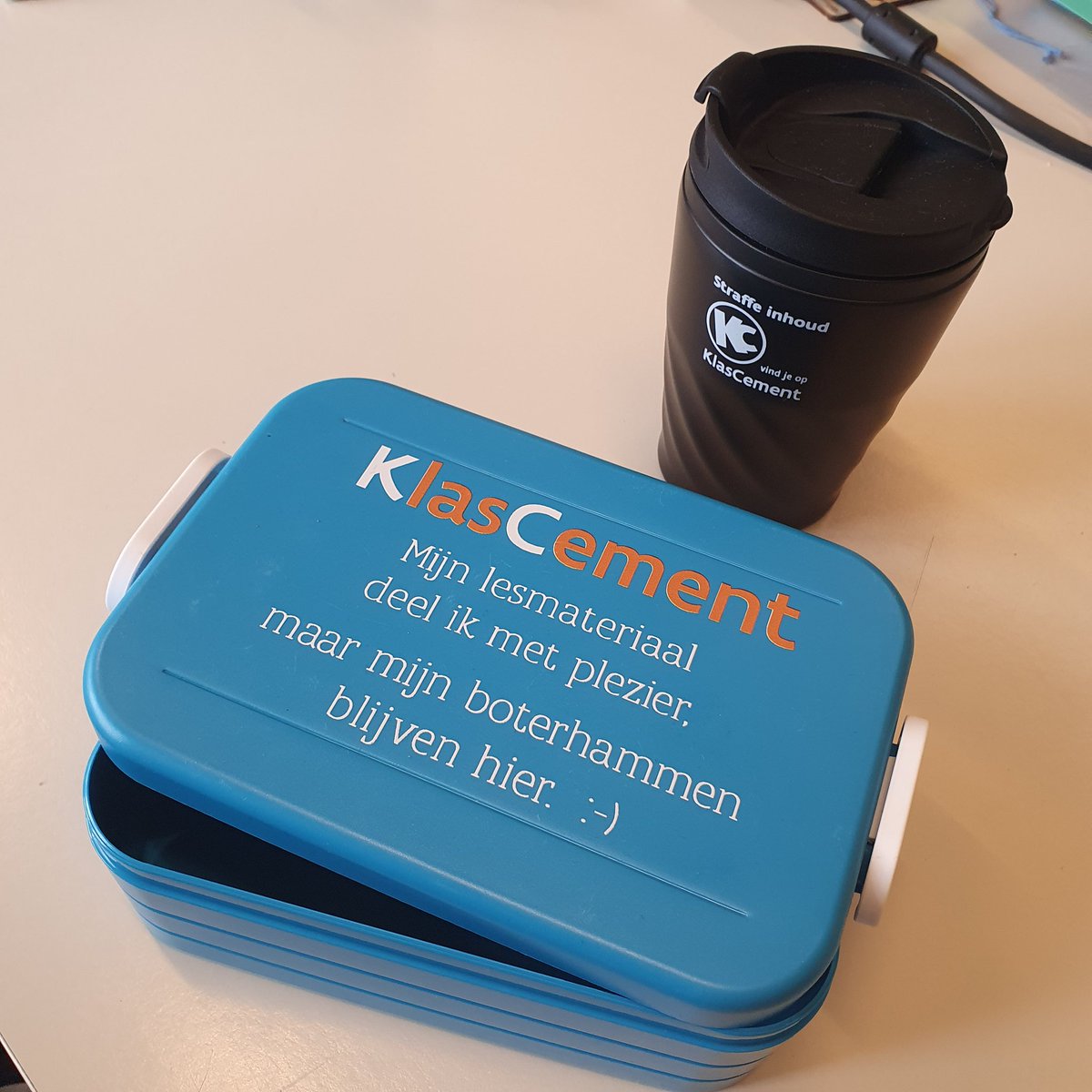 Mijn boterhammen gaan al even mee in een <a href="/klascement/">KlasCement.net</a> brooddoos. Maar vanaf nu drink ik er ook een warme tas thee bij. #sharingiscaring #Happy25KC <a href="/klascement/">KlasCement.net</a>