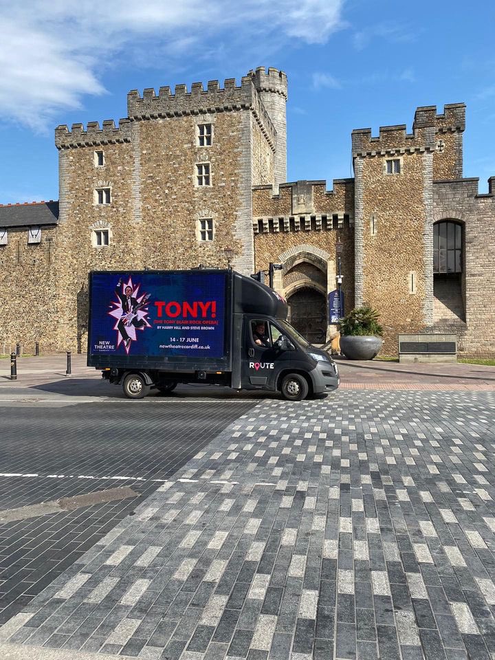 RouteMediaUK's tweet image. Route x New Theatre Cardiff.
Pleased to work with @New_Theatre on promoting the TONY! [The Tony Blair Rock Opera]🎶 

📸 @itsoncardiff 

#cardiff #digivan #wales #campaign
